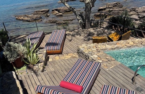 Buzios House | Villa Amani. Beachfront house in Ferradura. Comfort, Elegance, Privacy.