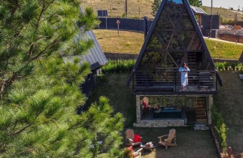 Campos do Jordao Ski Chalet | Villa D'Moriyah - Chalés de Luxo com Piscina Privativa