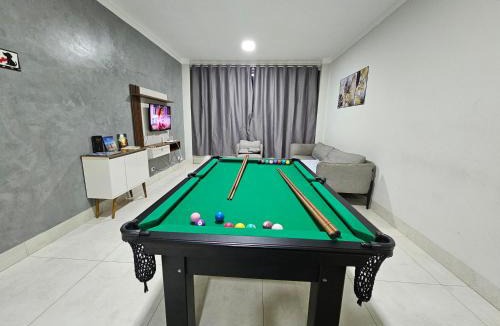 Maringa Villa | Villa Privada Espacosa, Piscina Aquecida, Sinuca, 15 Pax
