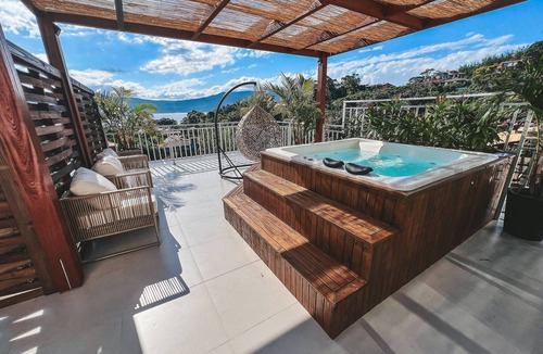 Garopaba House | Villa Verde Bangalô: Bali com Jacuzzi