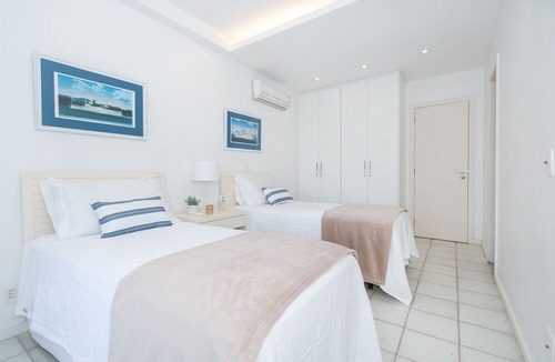 Vila Velha Villa | Villa with six suites and private beach