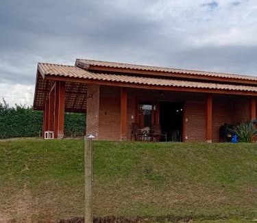 Espirito Santo Do Pinhal House | Vinhedos da Serra com Ar quente e frio até 4 pessoas conforto aconchego vinícolas experiências sinta-se em casa