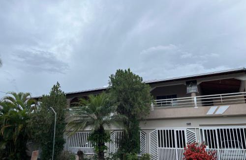 Cavalcante House | Vista da Serra, Casa Térrea e Superior, entradas independentes
