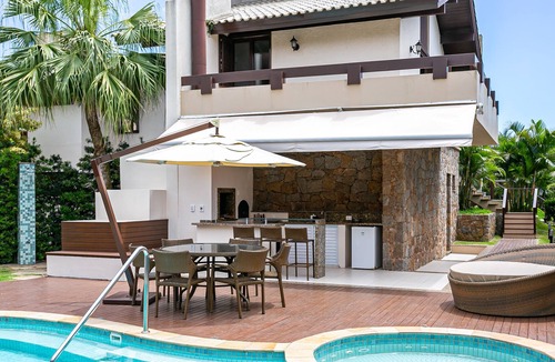 Jurere Internacional House | Vrbo Property