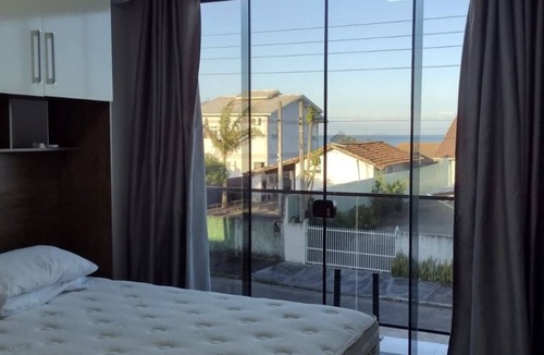 Palhoca House | Walking distance to the beach!