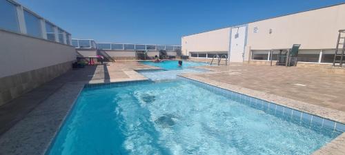 Itapua Apartment | Wave Itapoã 402 Norte - Praia de Itapoã - Beverly Hills, comércio, piscinas panorâmicas, minimercado e lavanderia