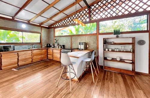 Cahuita House | Whispering Wisdom | 3 Bed w/Pool, Steps to Beach