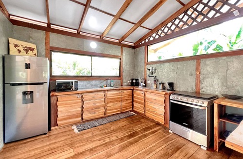 Cahuita House | Whispering Wisdom | 3 Bed w/Pool, Steps to Beach