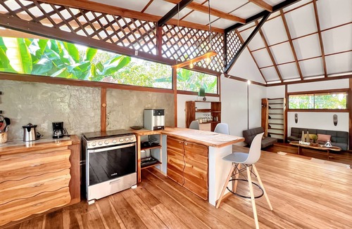 Cahuita House | Whispering Wisdom | 3 Bed w/Pool, Steps to Beach