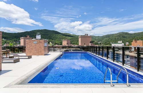Corrego Grande Apartment | WI-FI 500mb | 55” Smart TV | Rooftop Pool #CORG04