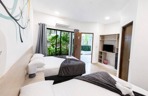 Quepos Hotel | Wide Mouth Frog