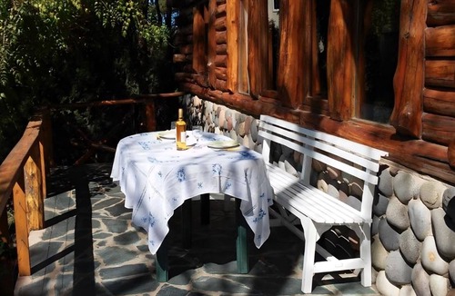 Mar de Las Pampas Cabin | Willow log cabin