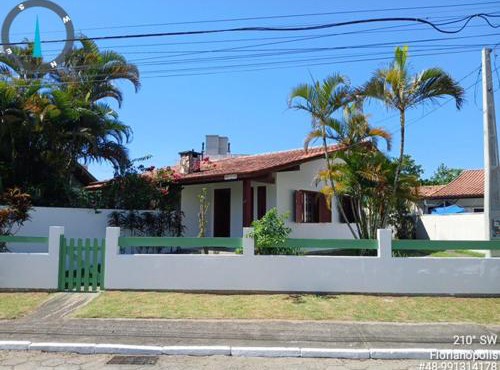 Ótima CASA a duas quadras da praia