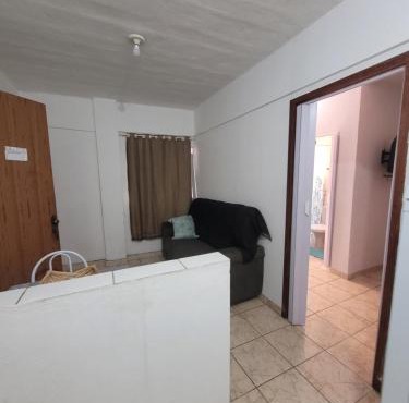 Ótimo Quarto e Sala mobiliado em itapoa.
