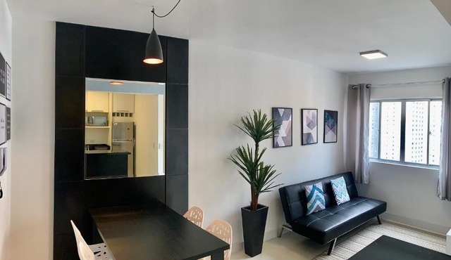 1103- Apartamento Encantador, amplo e decorado, mobiliario moderno, cozinha completa com utensílios , Excelente vista da cidade e localização privelegiada no bairro Bigorrilho