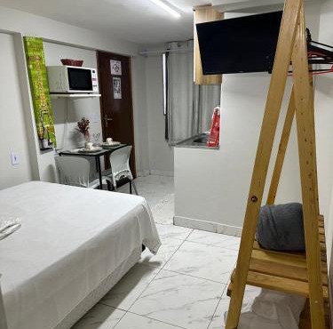 12 Kitnet, central, completa com tv smart