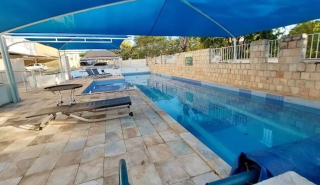 2/4 apartment facing Bernardo Elis Park with beautiful sunset