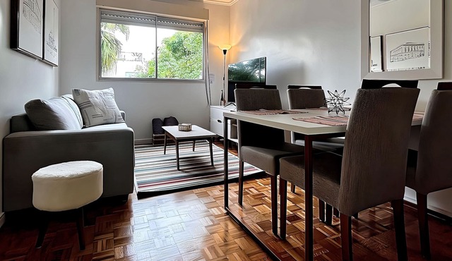 2 bdrm apt w/ office near Moinhos Park