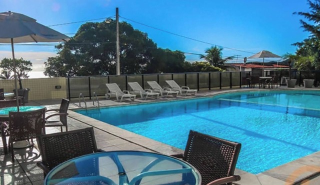2 Bed Apartment Sleeps 4 - Pool & Private Garden