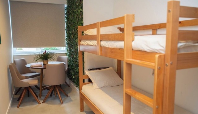 2-Bedroom Ipanema Apt, 5 Min to Beach, Wi-Fi, Christ View, Sleeps 4+2, Quiet
