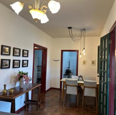 2 Quartos-casa toda-50 M área central e histórica