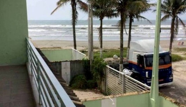 20 ITANHAÉM BEACH HOUSE ON THE SAND WITH POOL, 3 BEDROOMS, ONE EN SUITE.