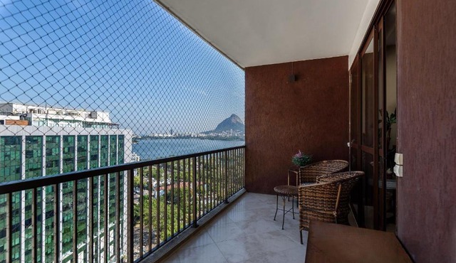 2BDRs with pool and garage in Humaitá|HMT 282/1301