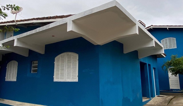 3-bedroom house 100 meters from Maresias beach. Shared backyard.