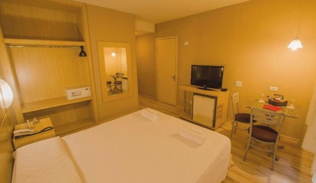 3 Elegant Executive Rooms in Prime Location Steps from City’s Iconic Sights