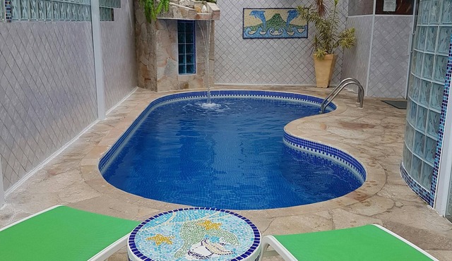 3 SUITES/PRIVATE POOL - COVERED - HEATED/CLOSED COTTAGE/Wi-FI/NETFLIX/200M BEACH
