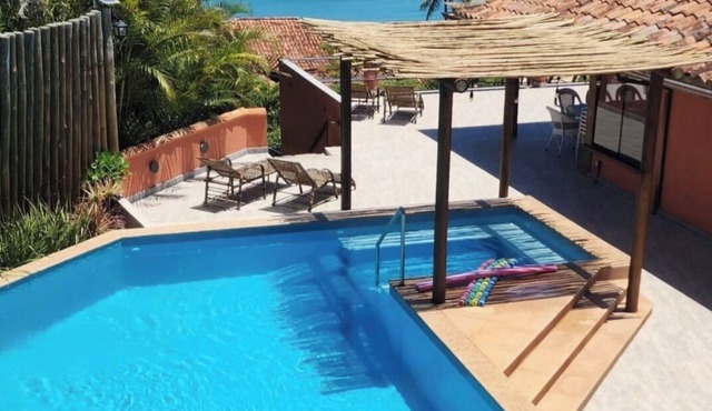 30 meters from Ferradura beach, swimming pool, barbecue, sauna and sea view.