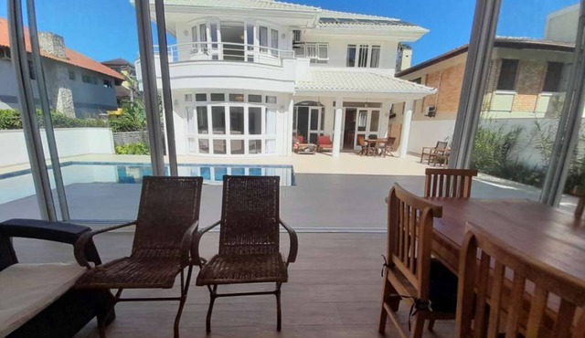 300m from Jurere Internacional beach, excellent location and space