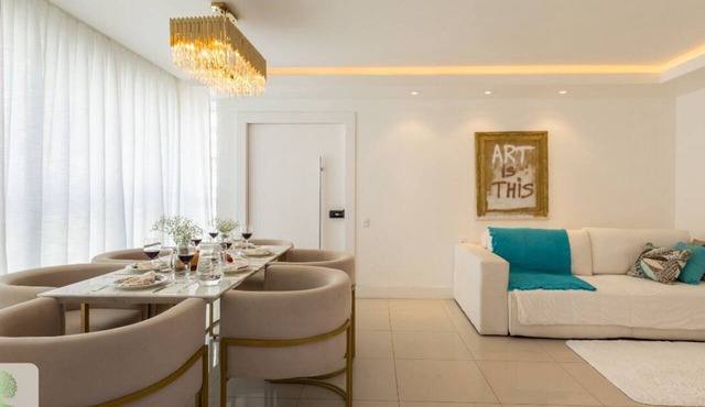 300m from the sea, 3 Suites, 2 Garages
