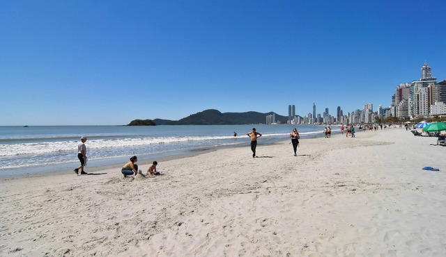 30m da Roda Gigante, 20m da Praia, PioneirosSW7082