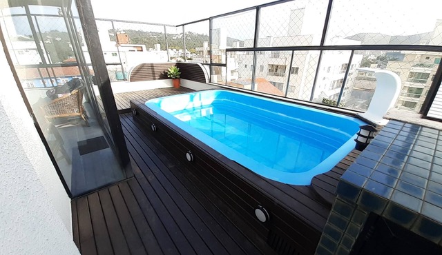 322, Duplex penthouse with 3 bedrooms and private pool.