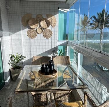 4 ILHAS, 2 SUITES, 2 GARAGENS