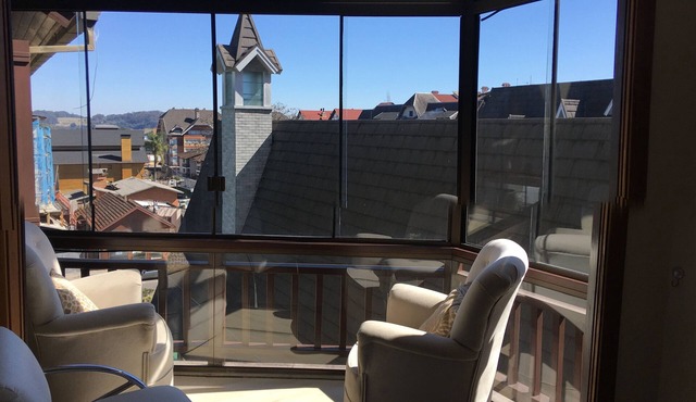 4 SUITES, IN BORGES MEDEIROS, TWO BLOCKS FROM RUA COBERTA!