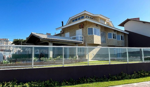 413 - Casa frente mar para até 12 pessoas Praia de Bombas