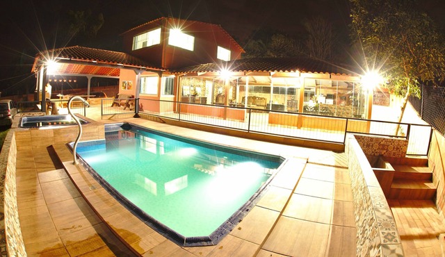 5-suite ranch with pool, spa, and spectacular view of Corumbá Lake IV