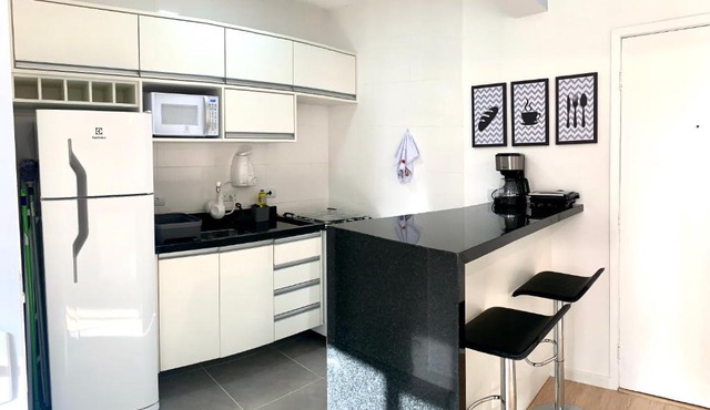 505 - Apartamento Lindo, amplo e decorado, mobiliario moderno, cozinha completa com utensílios , Excelente vista da cidade e localização privelegiada no bairro Bigorrilho proxímo de shopping e parques
