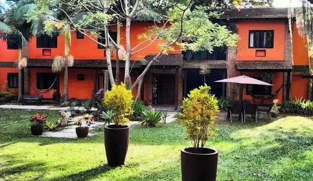 6 bedroom mansion in the forest sleeps 12