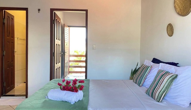 A 2 Minutos da Praia Principal! Apartamento Arejado com Varanda e Cozinha