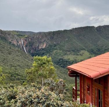 Abrigo dos Lobos - casa com cachoeira na Canastra