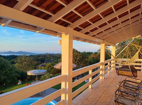 Aconchego e vista deslumbrante com piscina