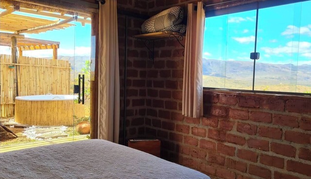 Adorable bungalow with fireplace and mountain views!