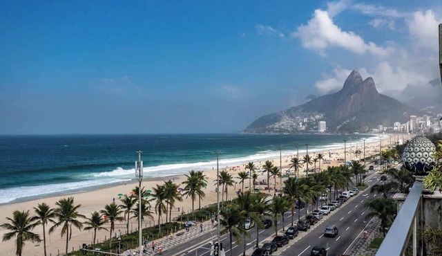 ADV005 Huge Penthouse for 8 on Ipanema's beach