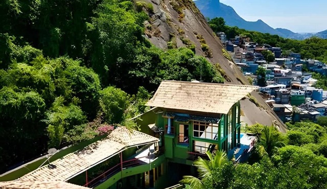 ADV007 Beckham's villa for 6 overlooking Rio