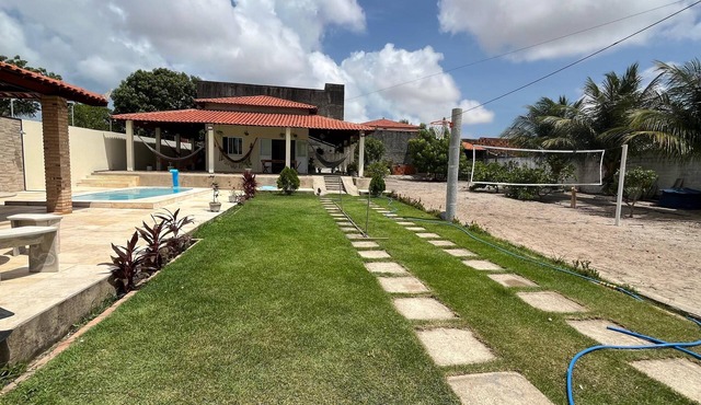 Airy house with swimming pool, 5 minutes from Farol beach. The perfect getaway!