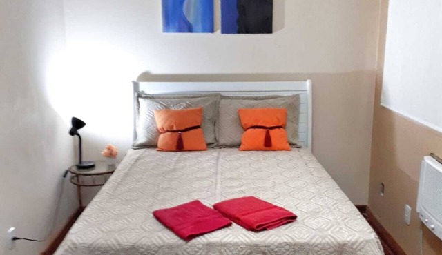 Airy studio apartment in Copacabana, 4 blocks from the beach.
