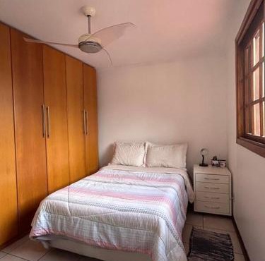 Alugo quarto com internet